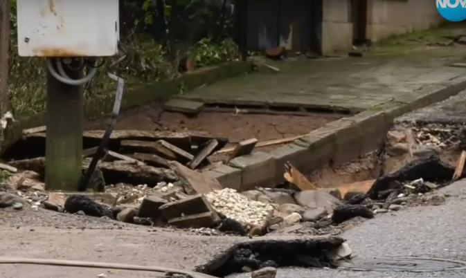 Пътят Враца-Ботевград е наводнен