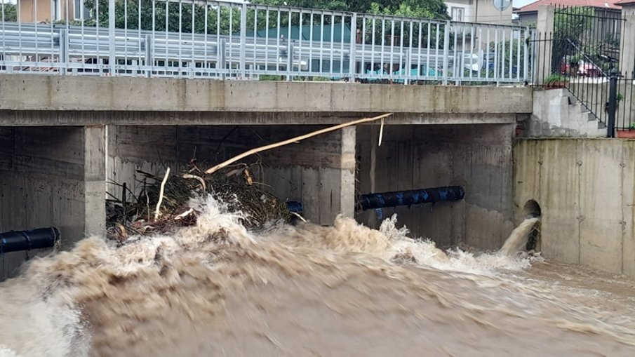 “Държавен резерв” праща вода, храна и дезинфектанти на бедстващите в Община Димово