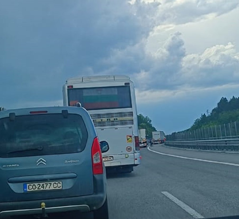 Отново задръстване и тапа на АМ Тракия край Нови хан