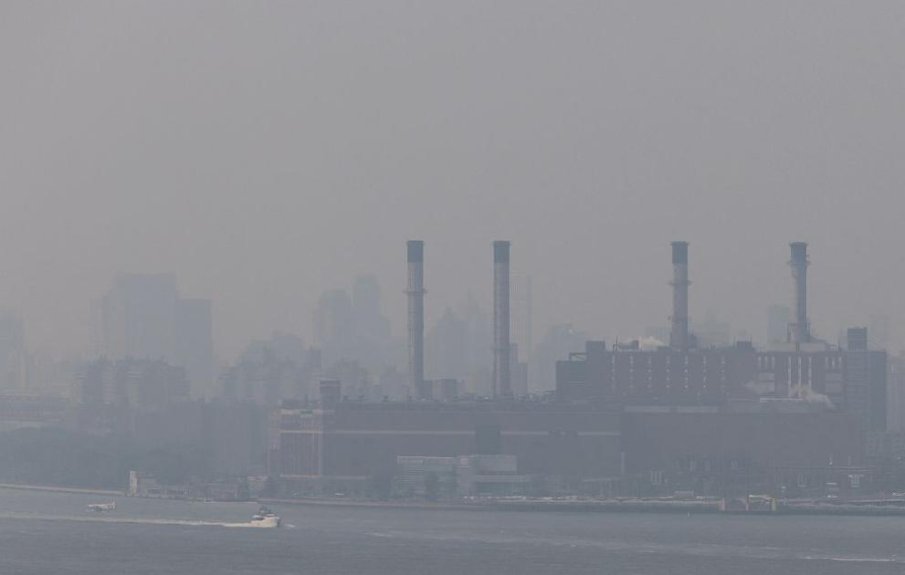 Димът от канадските пожари превзема САЩ (ВИДЕО)