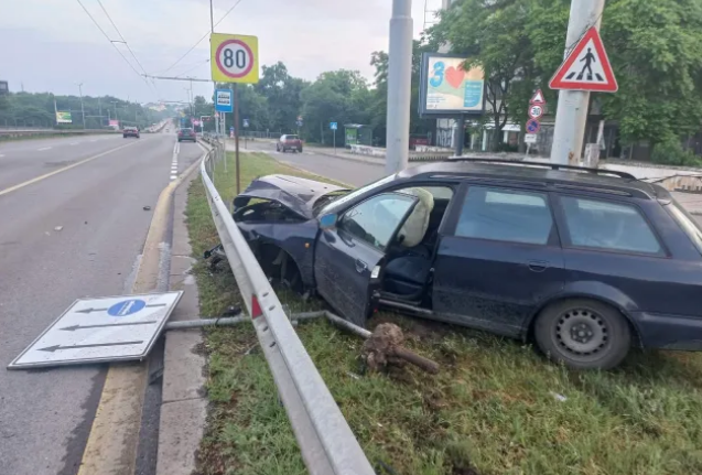 ЗРЕЛИЩНО В ПИК: Ауди се размаза на Цариградско (ВИДЕО)