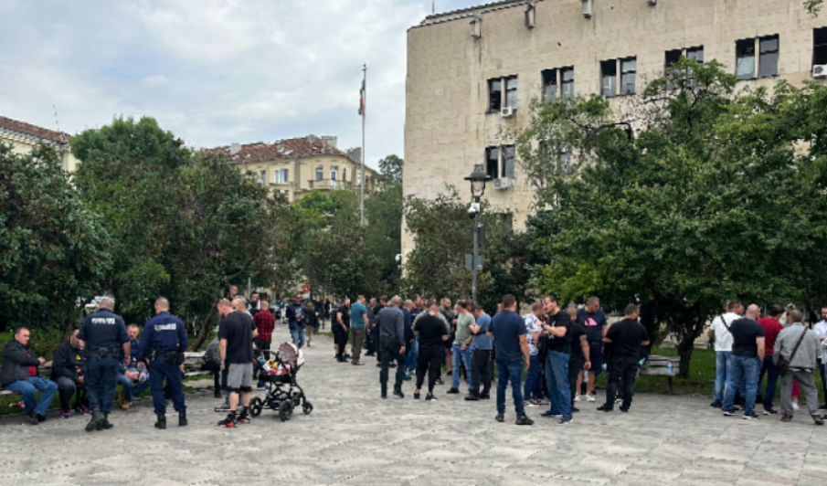 Служители на СДВР на протест в София