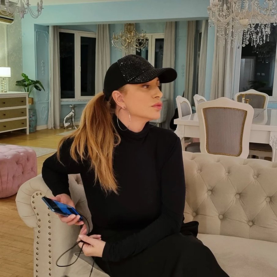 НЕВОЛЯТА УЧИ: Ваня Щерева засне нов клип без пари (СНИМКА)