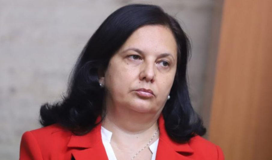 Правосъдният министър чака отговор до края на седмицата дали ще остане на поста си