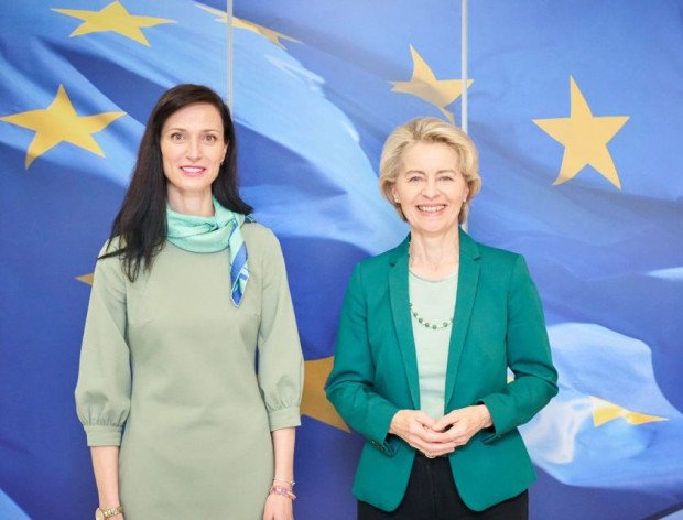 Мария Габриел и Урсула фон дер Лайне се договориха да подкрепят Украйна