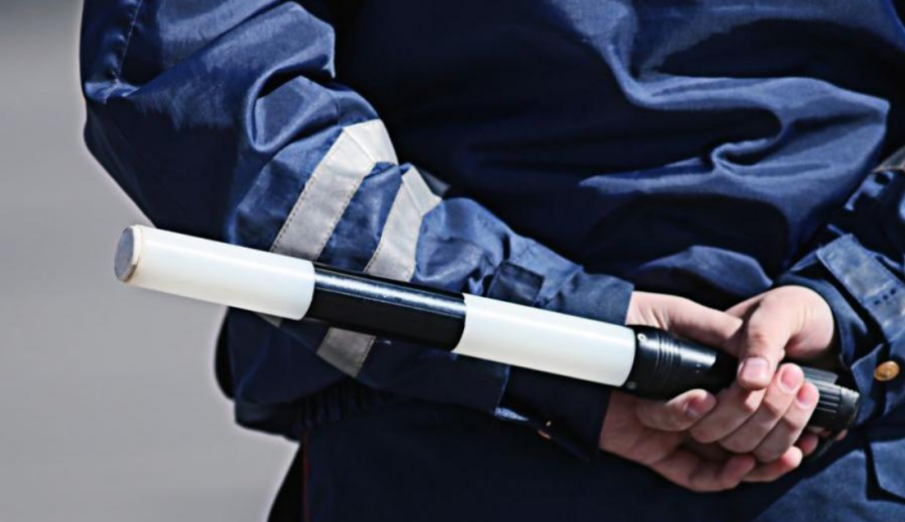 Задържаха група мъже за побой над полицай