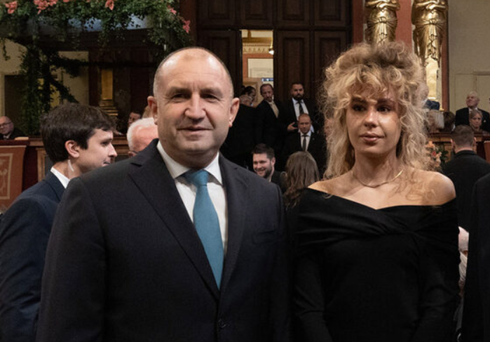 ЧРД: Президентът Радев става на 60 години днес. Дъщеря му го поздрави с...