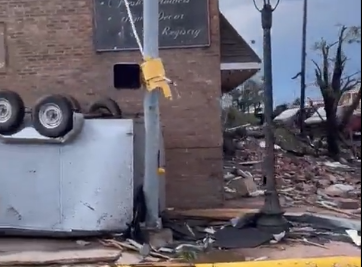 Торнадо уби трима души в Тексас, около 100 души са ранени (ВИДЕО)