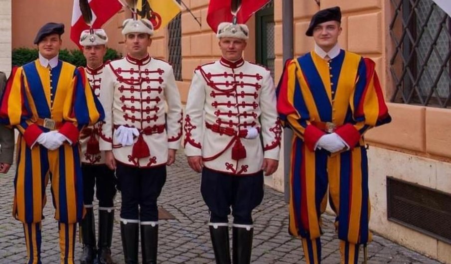 Наши гвардейци обмениха опит със стражите на папата във Ватикана (СНИМКИ)