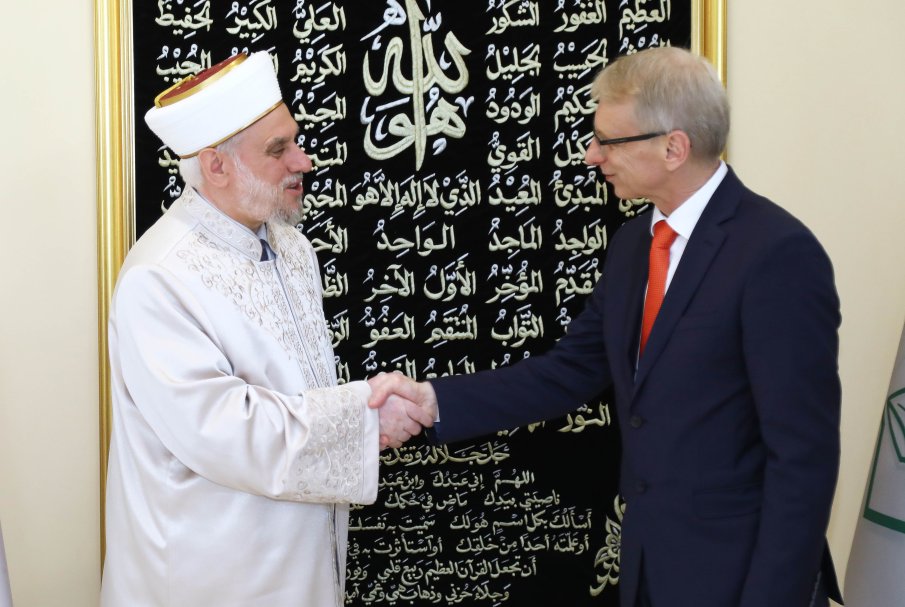 Денков увери главния мюфтия: Ще имате стабилен партньор в лицето на държавата