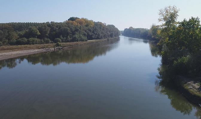 Екипи на пожарната извършват наблюдение на нивото на р. Искър