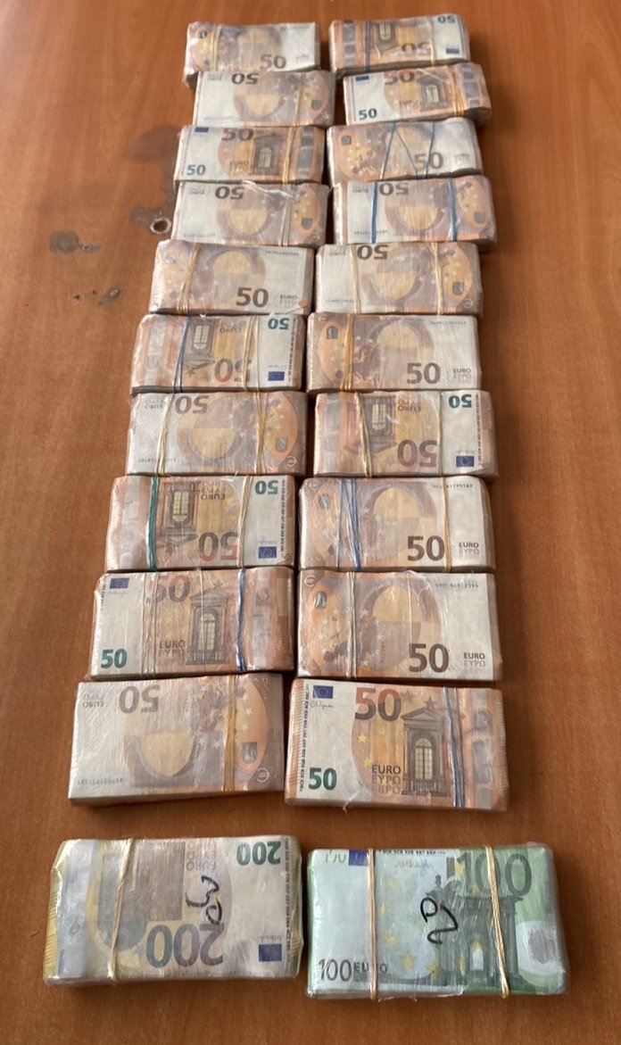 Обвиняват турчин за недекларирана валута за общо 484 556 лева (ВИДЕО/СНИМКИ)