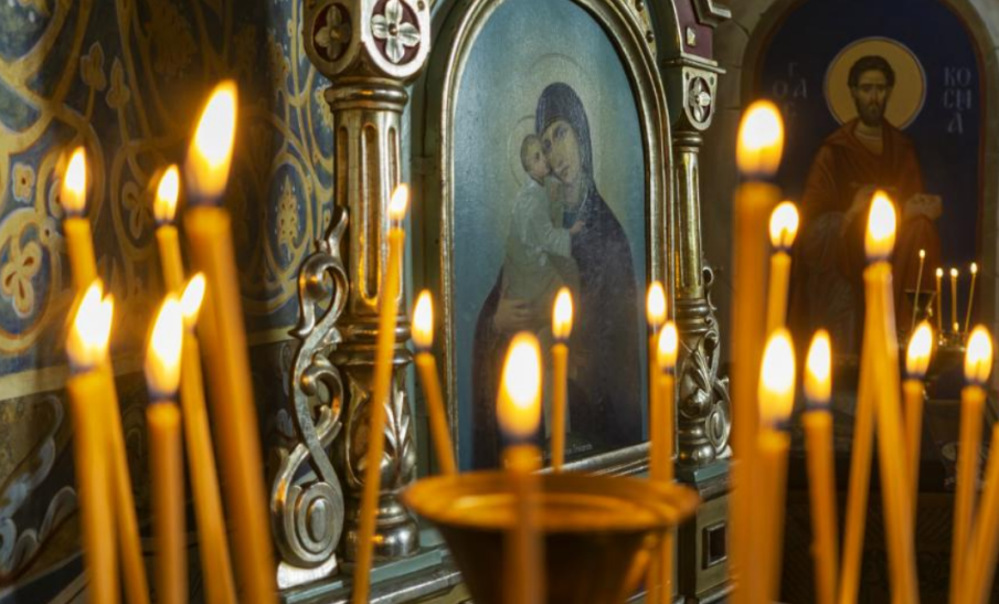 Белезници за двама безбожници за кражби от църкви