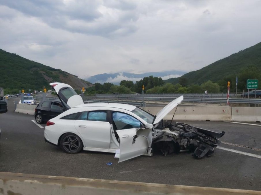 Тежка катастрофа край Симитли, в колата са пътували мъж и двама младежи