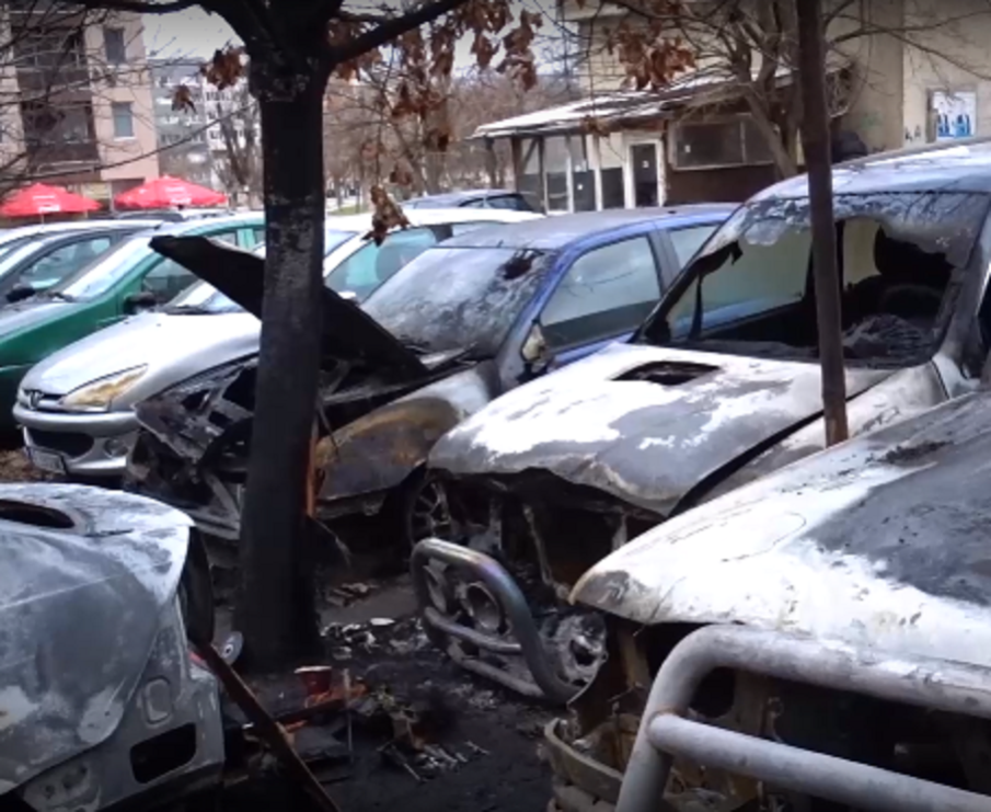 Две коли горяха в Благоевград, били на бизнесмен