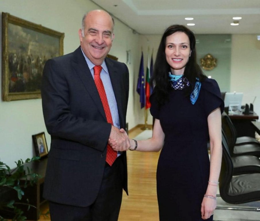 Мария Габриел обсъди с Кенет Мъртън приоритетите на българското правителство 