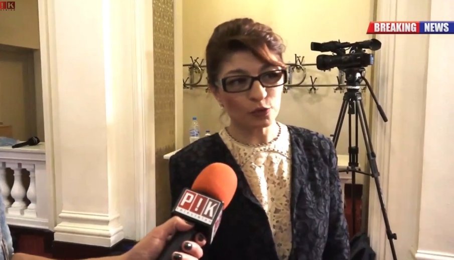 Десислава Атанасова с първи думи пред ПИК TV за есемеса от Лена (ВИДЕО)