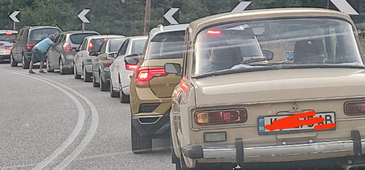 ВНИМАНИЕ, ШОФЬОРИ: Маказа се задръсти