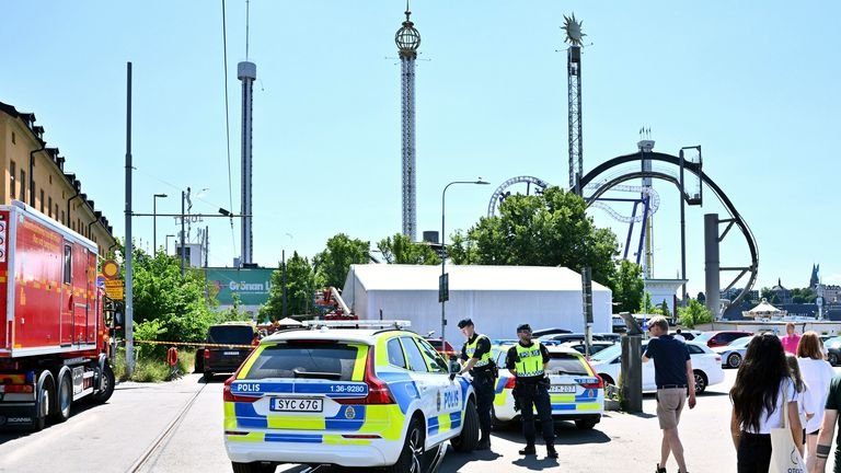 Влакче на ужасите дерайлира в шведски увеселителен парк, има загинал и ранени (ВИДЕО)