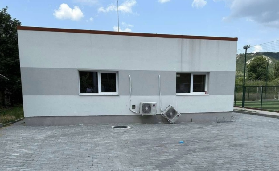 ВАНДАЛИЗЪМ: Посегнаха на новата сграда за Бърза помощ в Провадия