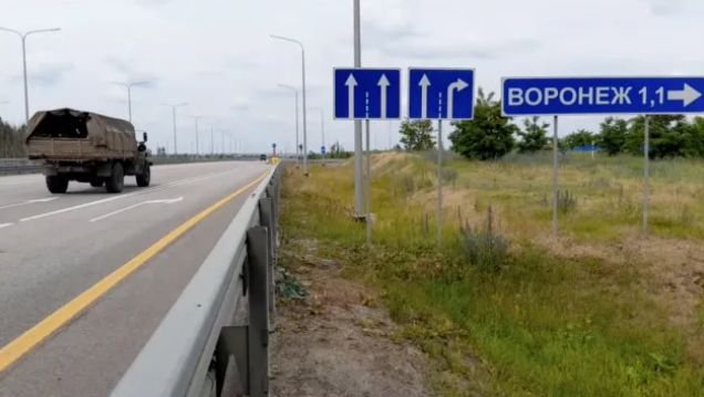 ИЗВЪНРЕДНО! Експлозии разтърсиха Воронеж и Ростов на Дон - удариха нефтобазите на Вагнер. Бомбардират военния конвой на Пригожин (ВИДЕО)