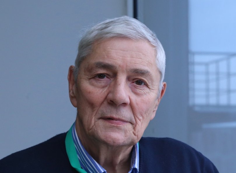 ТЪЖНА ВЕСТ! Почина известният журналист Любомир Коларов