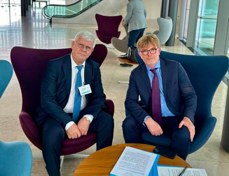 Министрите на земеделието на България и Франция обсъдиха общата позиция за защита на етеричномаслените култури