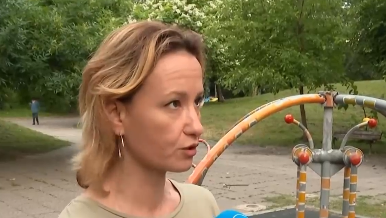 Нервни баби нападнаха с юмруци майка и детето ѝ със специални потребности