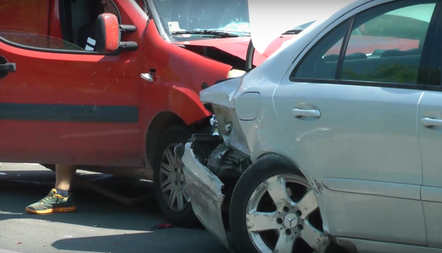 16-годишен открадна кола и катастрофира край Добрич