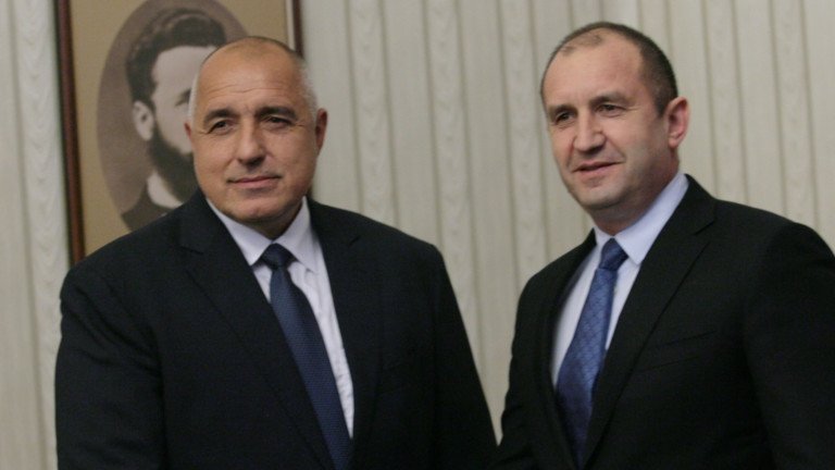 МЪЛНИЯ В ПИК: Борисов не вдига на Радев. Президентът стяга служебен кабинет с премиер Крум Зарков. Правителството Денков - Габриел изкарва до октомври