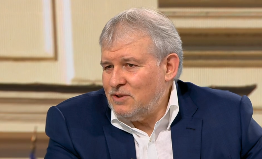 Румен Христов: Радев говори като с президент със Зеленски, но не говори като български президент