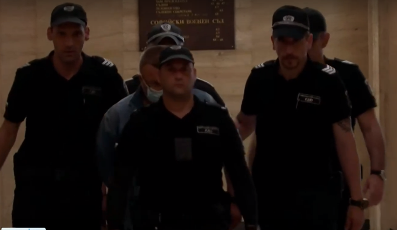 ГРОЗНА ГАВРА: Разследват случай на разлепен некролог на жив съдия в София