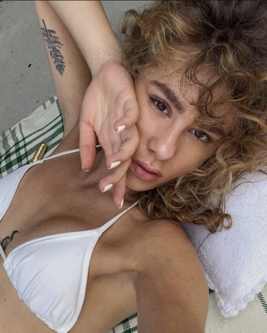 САМО В ПИК И РЕТРО: Дъщерята на Радев във връзка със скандална актриса (СНИМКИ)