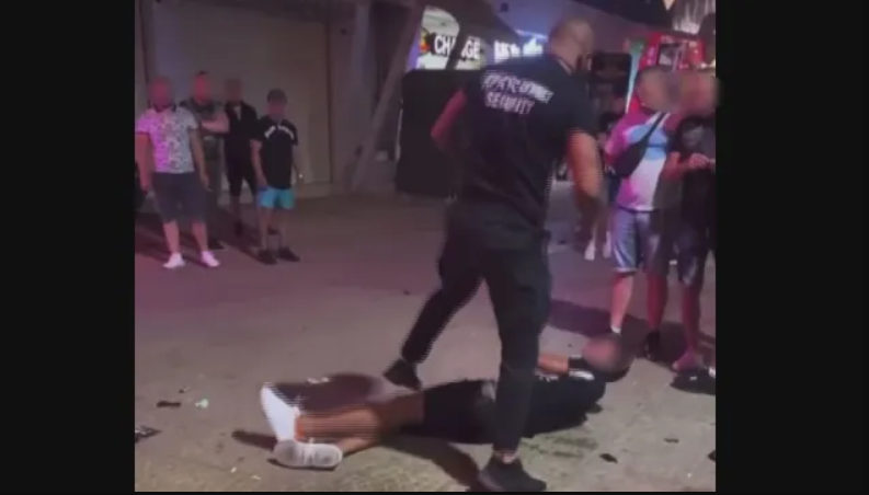 БРУТАЛЕН ЕКШЪН НА СЛЪНЧАКА: Охранители на дискотека биха момче и момиче