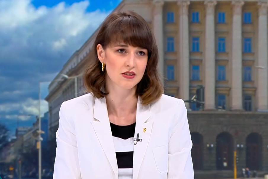 Кръстницата на Просто Киро се изяви по телевизора: Възраждане използва евтин популистки език за референдума за еврото