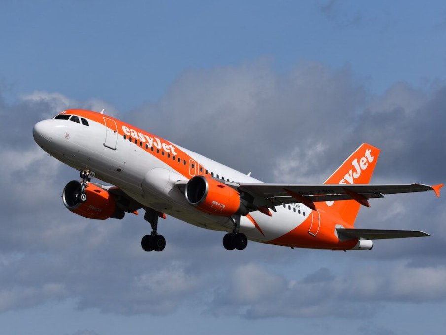 АГРЕСИЯ НА БОРДА: Жена ухапа стюардеса и спря полет