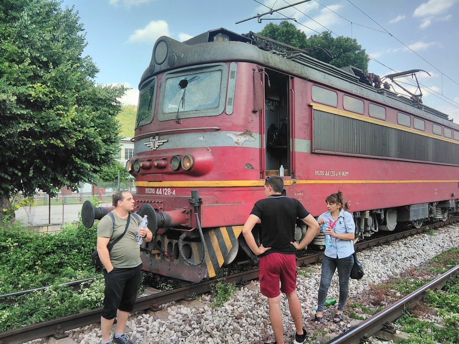 Полицията издирва децата, мятали камъни по влак край Провадия