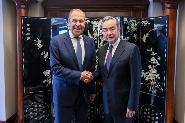 Китай и Русия се споразумяха в Джакарта да засилят сътрудничеството си