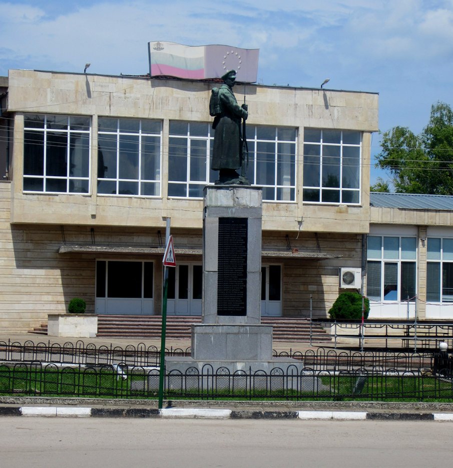 ДЕН НА ТРАУР: Летница скърби за удавените в Осъм младежи