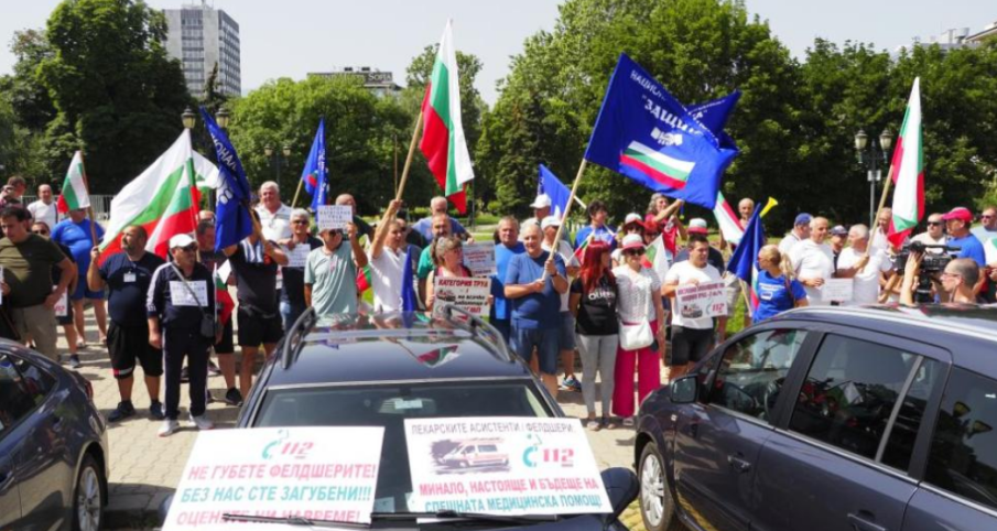 Протестиращи медици: Спешна помощ е в клинична смърт
