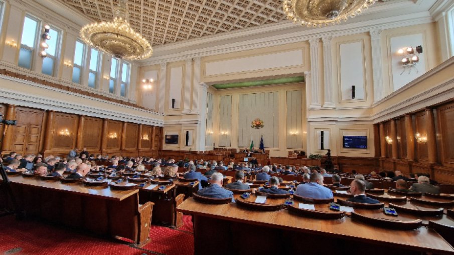 Без остри дебати - депутатите приеха на второ четене бюджета на НЗОК