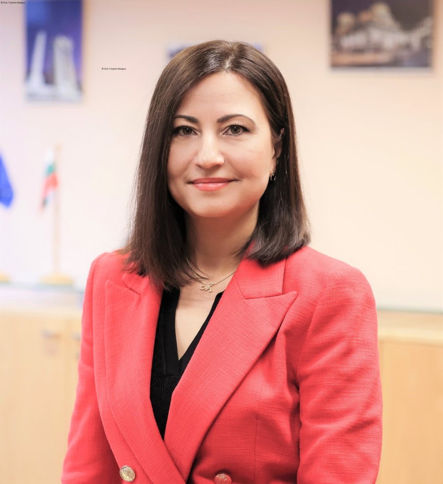 Започна изслушването на Илиана Иванова в Европейския парламент