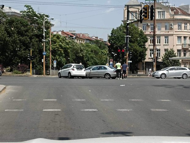 Три коли се помляха на Орлов мост, няма жертви