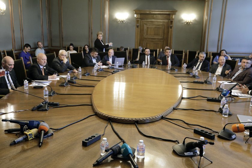 Депутатите решиха: Даваме на Украйна 100 БТР-а от резервите на МВР