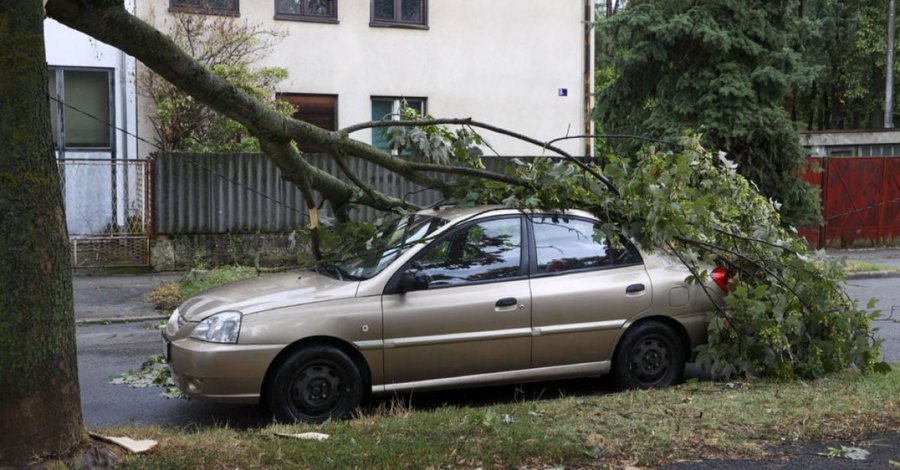 Буря отне живота на трима души в Сърбия (ВИДЕО/СНИМКИ)