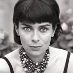 Почина френската актриса Жулиет Мениел