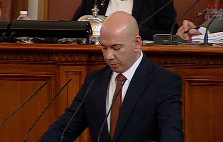 Възраждане сезират прокуратурата и ДАНС за украинските заплахи с убийство към българи, викат Мария Габриел в НС за обяснение