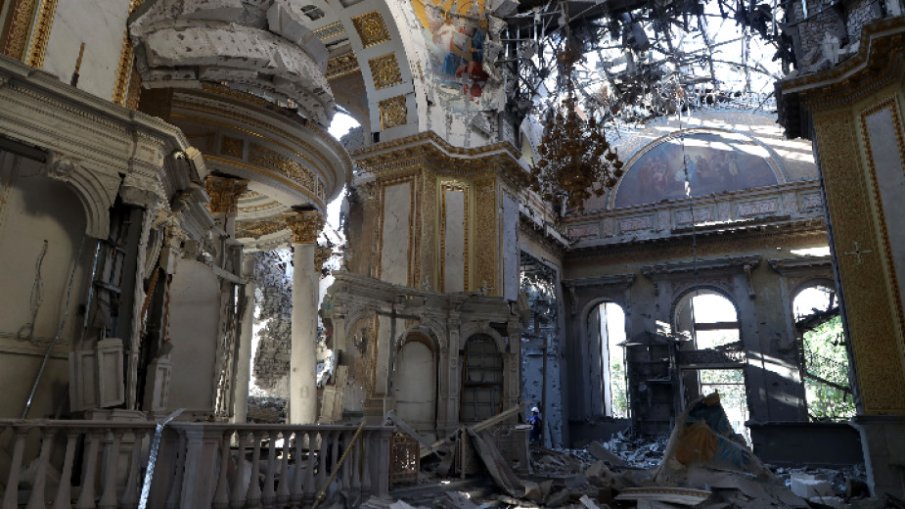 Руска ракета унищожи централния олтар на Преображенската катедрала в Одеса