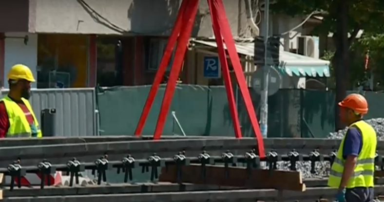 Заради горещените: Зачестяват случаите на деформации по трамвайните релси