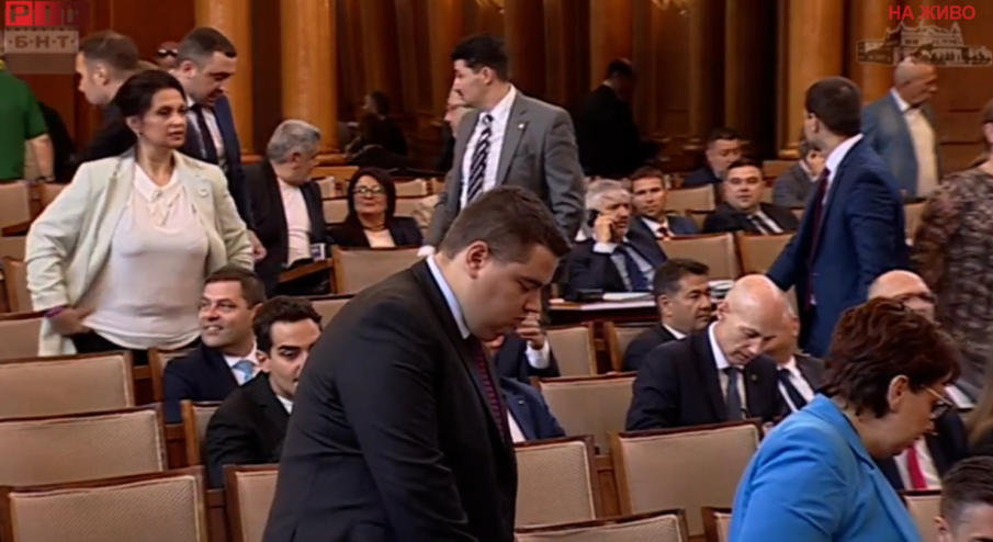 ПИК TV: Абсолютен скандал за промените в Наказателния кодекс в парламента! Любен Дилов скочи на своите, сглобката обаче се запъна (НА ЖИВО)
